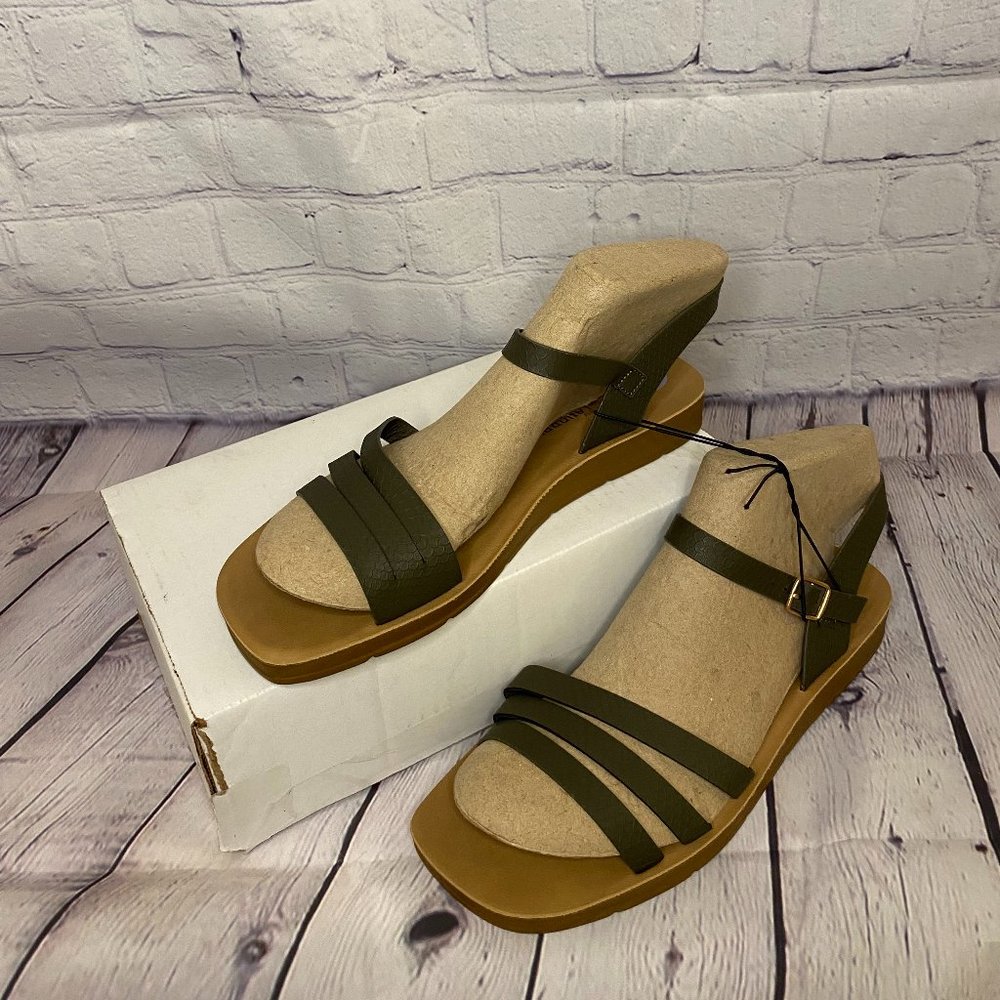 CHINESE LAUNDRY sandals OLIVE GREEN SIZE 8.5